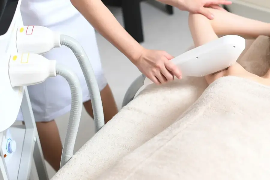 脱毛の施術の様子（O2GYM）